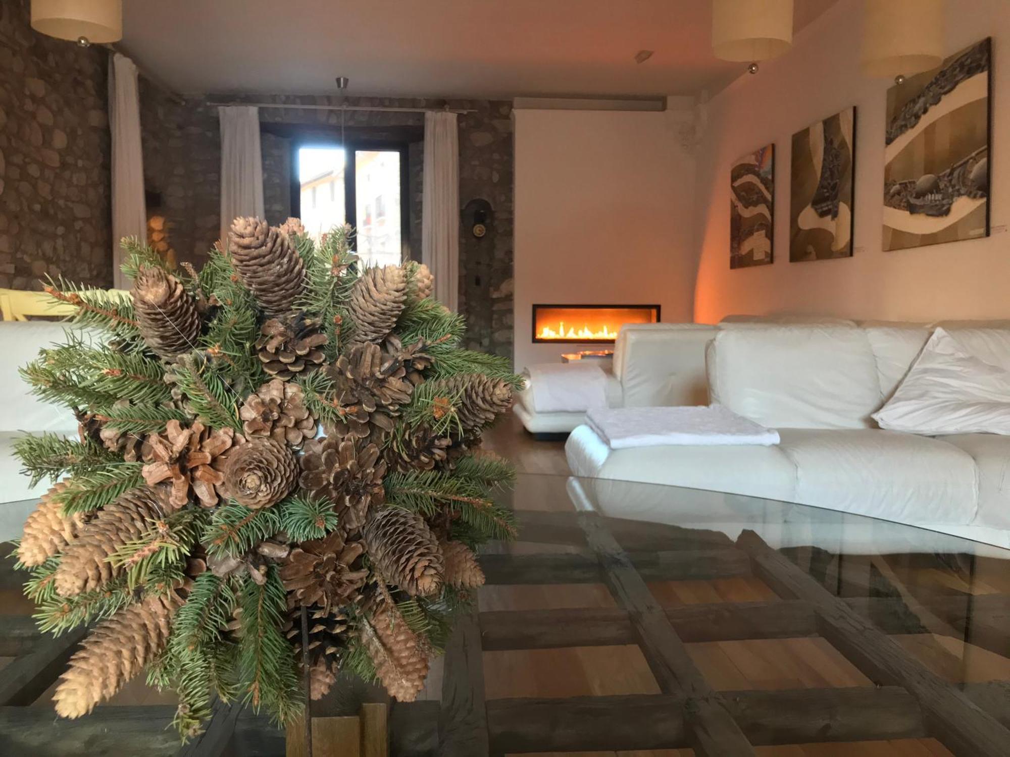 El Castell De La Pobla De Lillet (Adults Only) Villa Exterior photo