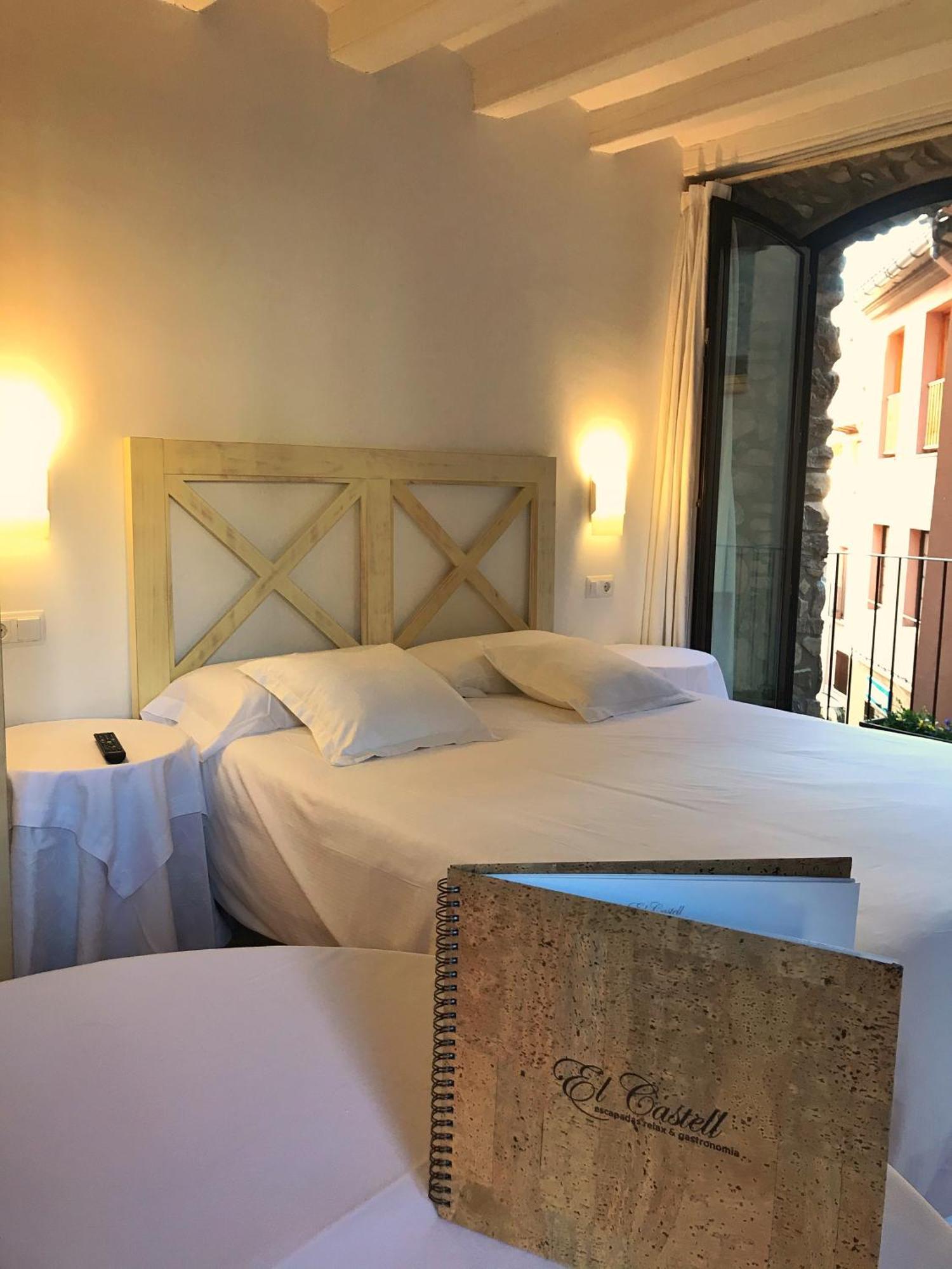 El Castell De La Pobla De Lillet (Adults Only) Villa Exterior photo