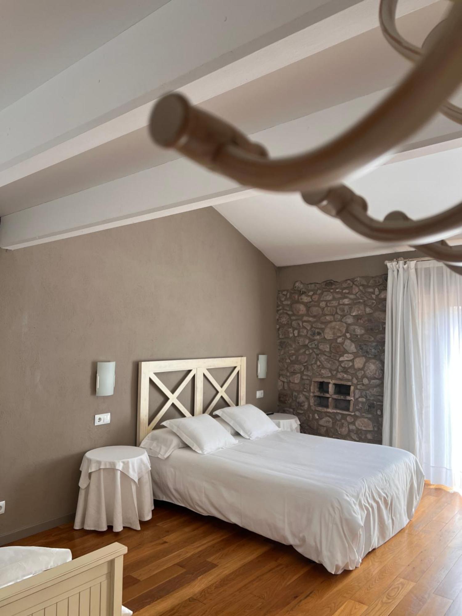 El Castell De La Pobla De Lillet (Adults Only) Villa Exterior photo