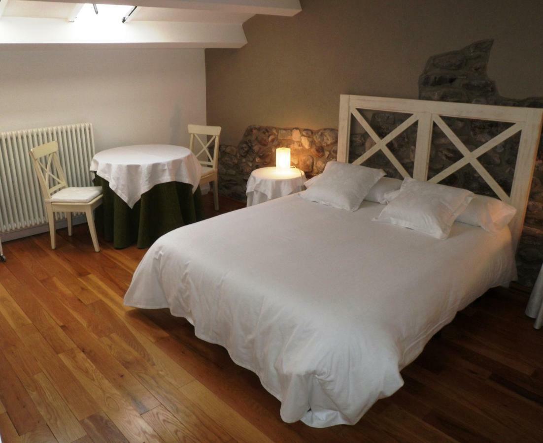 El Castell De La Pobla De Lillet (Adults Only) Villa Exterior photo
